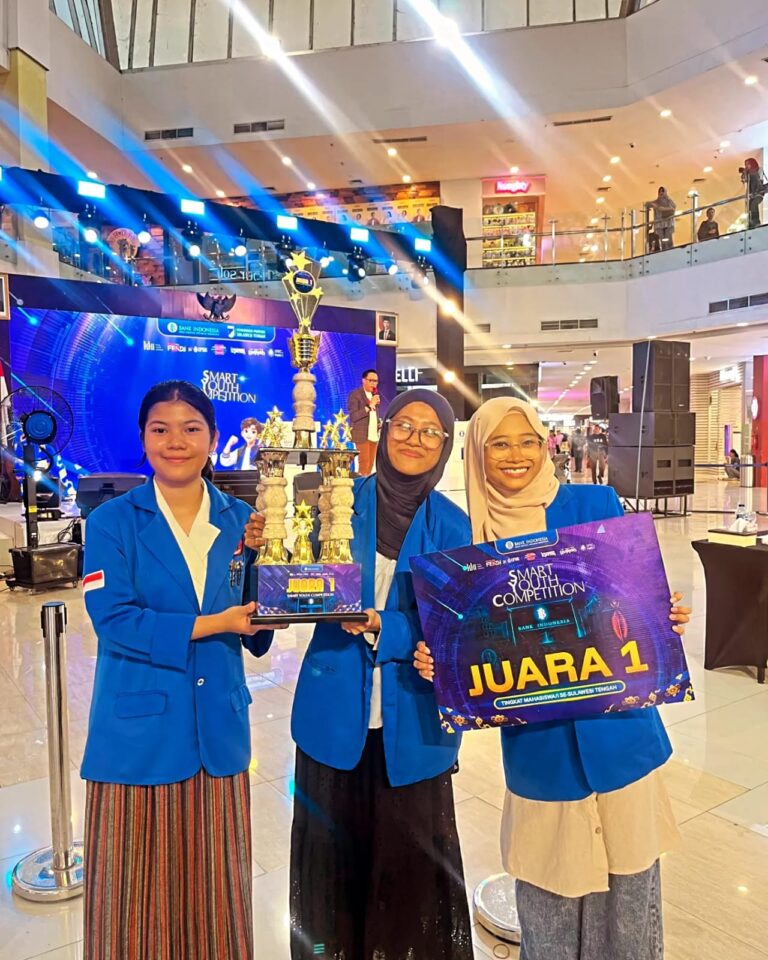 Buktikan Kemampuan Lintas Bidang, Tim dari mahasiswa Prodi Biologi UNTAD Sabet Juara 1 Smart Youth Competition
